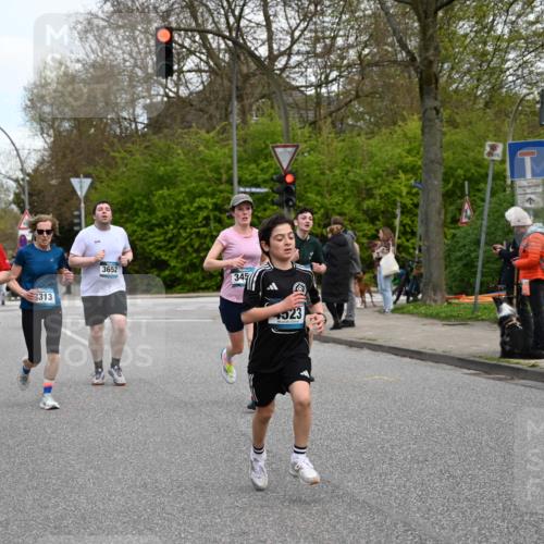 12.04.2026 - 45. Internationalen Wilhelmsburger Insellauf J. Mangold http://msf.ph/oto/9511450 12.04.2026 13:02:59 Ziel 5072, 5061, 4858, 5730, 4760, 5197, 5077, 5151, 4805, 4797, 4123, 4650, 5162, 4816, 3454, 3062, 4523, 2704, 4413, 5428, 2938, 5116, 4267, 2939, 5138, 3489, 5683, 5683, 5436, 3313, 5470, 4743, 4323, 3962, 3652, 2642, 4780, 5063, 2508, 5200, 5208, 4842, 2287, 4843, 4526, 5475, 2007, 3523 meine-sportfotos.de