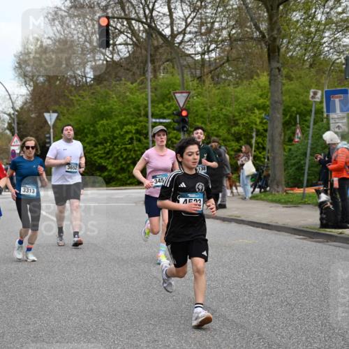 12.04.2026 - 45. Internationalen Wilhelmsburger Insellauf J. Mangold http://msf.ph/oto/9511451 12.04.2026 13:02:59 Ziel 5072, 5061, 4858, 5730, 4760, 5197, 5077, 5151, 4805, 4797, 4123, 4650, 5162, 4816, 3454, 3062, 4523, 2704, 4413, 5428, 2938, 5116, 4267, 2939, 5138, 3489, 5683, 5683, 5436, 3313, 5470, 4743, 4323, 3962, 3652, 2642, 4780, 5063, 2508, 5200, 5208, 4842, 2287, 4843, 4526, 5475, 2007, 3523 meine-sportfotos.de