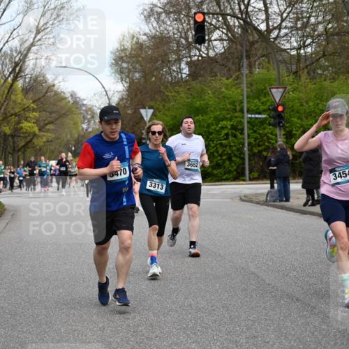12.04.2026 - 45. Internationalen Wilhelmsburger Insellauf J. Mangold http://msf.ph/oto/9511457 12.04.2026 13:02:59 Ziel 5072, 5061, 4858, 5730, 4760, 5197, 5077, 5151, 4805, 4797, 4123, 4650, 5162, 4816, 3454, 3062, 4523, 2704, 4413, 5428, 2938, 5116, 4267, 2939, 5138, 3489, 5683, 5683, 5436, 3313, 5470, 4743, 4323, 3962, 3652, 2642, 4780, 5063, 2508, 5200, 5208, 4842, 2287, 4843, 4526, 5475, 2007, 3523 meine-sportfotos.de