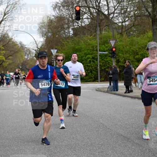 12.04.2026 - 45. Internationalen Wilhelmsburger Insellauf J. Mangold http://msf.ph/oto/9511459 12.04.2026 13:03:00 Ziel 5061, 4858, 5730, 4760, 5197, 5077, 5151, 4805, 4797, 4123, 4650, 5162, 4816, 3454, 3062, 4523, 2704, 4413, 5428, 2938, 5116, 4267, 2939, 5138, 3489, 5683, 5436, 3313, 5470, 4743, 4323, 3962, 3652, 2642, 4780, 5063, 2508, 5200, 5208, 4842, 2287, 4843, 4526, 5475, 2007, 3523, 4217, 5433 meine-sportfotos.de