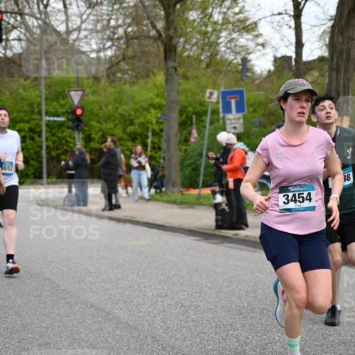12.04.2026 - 45. Internationalen Wilhelmsburger Insellauf J. Mangold http://msf.ph/oto/9511461 12.04.2026 13:03:00 Ziel 5061, 4858, 5730, 4760, 5197, 5077, 5151, 4805, 4797, 4123, 4650, 5162, 4816, 3454, 3062, 4523, 2704, 4413, 5428, 2938, 5116, 4267, 2939, 5138, 3489, 5683, 5436, 3313, 5470, 4743, 4323, 3962, 3652, 2642, 4780, 5063, 2508, 5200, 5208, 4842, 2287, 4843, 4526, 5475, 2007, 3523, 4217, 5433 meine-sportfotos.de