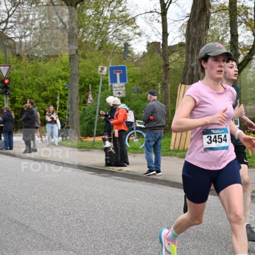 12.04.2026 - 45. Internationalen Wilhelmsburger Insellauf J. Mangold http://msf.ph/oto/9511463 12.04.2026 13:03:00 Ziel 5061, 4858, 5730, 4760, 5197, 5077, 5151, 4805, 4797, 4123, 4650, 5162, 4816, 3454, 3062, 4523, 2704, 4413, 5428, 2938, 5116, 4267, 2939, 5138, 3489, 5683, 5436, 3313, 5470, 4743, 4323, 3962, 3652, 2642, 4780, 5063, 2508, 5200, 5208, 4842, 2287, 4843, 4526, 5475, 2007, 3523, 4217, 5433 meine-sportfotos.de