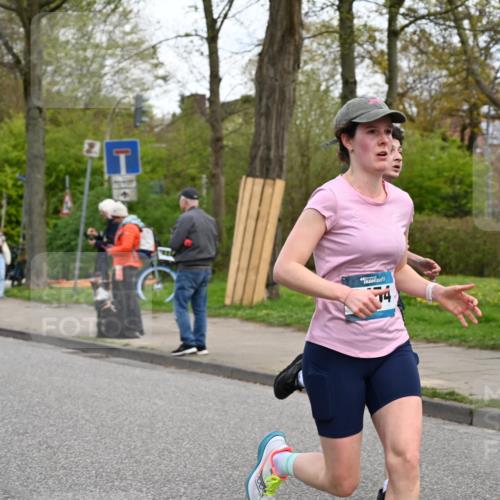 12.04.2026 - 45. Internationalen Wilhelmsburger Insellauf J. Mangold http://msf.ph/oto/9511464 12.04.2026 13:03:00 Ziel 5061, 4858, 5730, 4760, 5197, 5077, 5151, 4805, 4797, 4123, 4650, 5162, 4816, 3454, 3062, 4523, 2704, 4413, 5428, 2938, 5116, 4267, 2939, 5138, 3489, 5683, 5436, 3313, 5470, 4743, 4323, 3962, 3652, 2642, 4780, 5063, 2508, 5200, 5208, 4842, 2287, 4843, 4526, 5475, 2007, 3523, 4217, 5433 meine-sportfotos.de