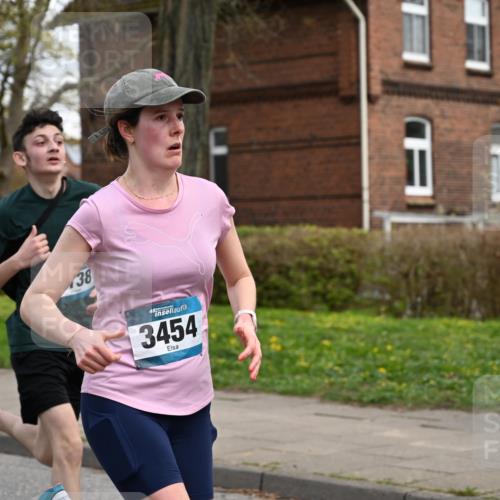 12.04.2026 - 45. Internationalen Wilhelmsburger Insellauf J. Mangold http://msf.ph/oto/9511468 12.04.2026 13:03:01 Ziel 5061, 4858, 5730, 4760, 5197, 5077, 5151, 4805, 4797, 4123, 4650, 5162, 4816, 3454, 3062, 4523, 2704, 4413, 5428, 2938, 5116, 4267, 2939, 5138, 3489, 5683, 5436, 3313, 5470, 4743, 4323, 3962, 3652, 2642, 2642, 4780, 5063, 2508, 5200, 5208, 4842, 2287, 4843, 4526, 5475, 2007, 3523, 4217, 5433, 5430, 5105 meine-sportfotos.de