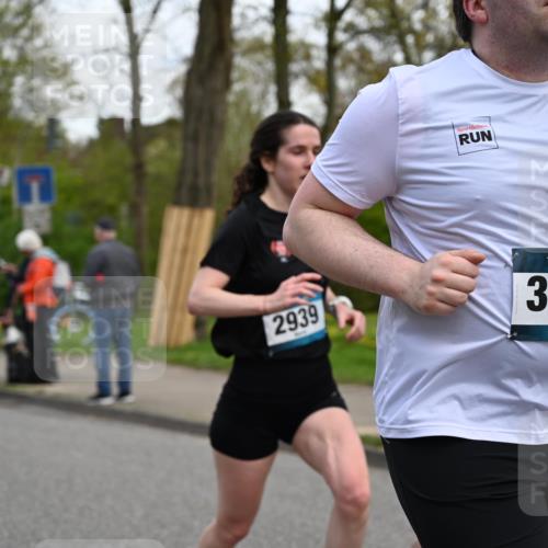 12.04.2026 - 45. Internationalen Wilhelmsburger Insellauf J. Mangold http://msf.ph/oto/9511482 12.04.2026 13:03:04 Ziel 5077, 5151, 4805, 4797, 4123, 4650, 5162, 4816, 3454, 3062, 4523, 2704, 4413, 5428, 2938, 5116, 4267, 2939, 5138, 3489, 5683, 5436, 3313, 5470, 4743, 4323, 3962, 3652, 2642, 4780, 5063, 2508, 2508, 5200, 5208, 4842, 2287, 4843, 4526, 5475, 2007, 3523, 4217, 5433, 5430, 5105, 2580, 2412, 5448, 5150 meine-sportfotos.de