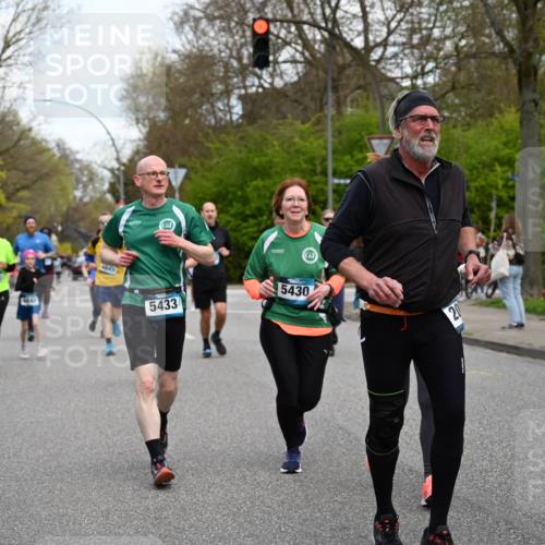 12.04.2026 - 45. Internationalen Wilhelmsburger Insellauf J. Mangold http://msf.ph/oto/9511523 12.04.2026 13:03:18 Ziel 4413, 5428, 2938, 5116, 4267, 2939, 5138, 3489, 5683, 5436, 3313, 5470, 4743, 4323, 3962, 3652, 2642, 4780, 5063, 2508, 5200, 5200, 5208, 4842, 2287, 4843, 4526, 5475, 2007, 3523, 4217, 5433, 5430, 5105, 2580, 2412, 5448, 5150, 5668, 5198, 4372, 3737, 3736, 4373, 3883, 5198, 4372, 3737, 3736, 4373, 3883, 5662, 5252, 4032, 4345, 2369, 3768, 5155 meine-sportfotos.de