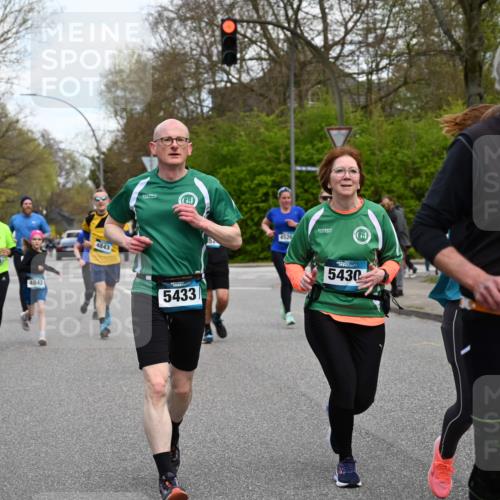 12.04.2026 - 45. Internationalen Wilhelmsburger Insellauf J. Mangold http://msf.ph/oto/9511528 12.04.2026 13:03:19 Ziel 5428, 2938, 5116, 4267, 2939, 5138, 3489, 5683, 5436, 3313, 5470, 4743, 4323, 3962, 3652, 2642, 4780, 5063, 2508, 5200, 5208, 5208, 4842, 2287, 4843, 4526, 5475, 2007, 3523, 4217, 5433, 5430, 5105, 2580, 2412, 5448, 5150, 5668, 5198, 4372, 3737, 3736, 4373, 3883, 5662, 5252, 4032, 4345, 2369, 3768, 5155 meine-sportfotos.de