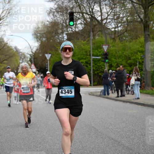 12.04.2026 - 45. Internationalen Wilhelmsburger Insellauf J. Mangold http://msf.ph/oto/9511596 12.04.2026 13:03:34 Ziel 3652, 2642, 4780, 5063, 2508, 5200, 5208, 4842, 2287, 4843, 4526, 5475, 2007, 3523, 4217, 5433, 5430, 5105, 2580, 2412, 5448, 5150, 5668, 5198, 4372, 3737, 3736, 4373, 3883, 5662, 5662, 5252, 4032, 4345, 2369, 3768, 5155, 4226, 5250, 4247, 2715, 4260, 3034, 3034, 5469, 2128, 5667, 2089, 3870, 5193, 2307, 5257 meine-sportfotos.de