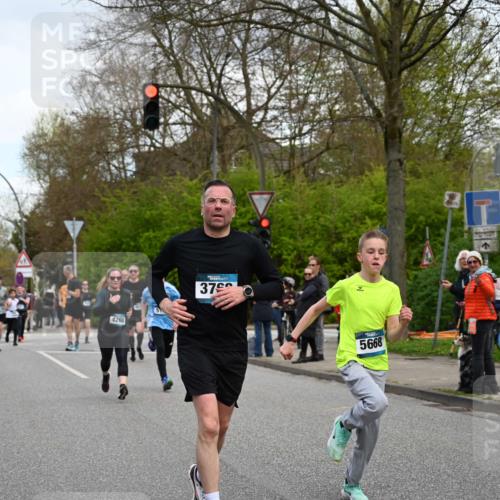 12.04.2026 - 45. Internationalen Wilhelmsburger Insellauf J. Mangold http://msf.ph/oto/9511654 12.04.2026 13:03:42 Ziel 5200, 5208, 4842, 2287, 4843, 4526, 5475, 2007, 3523, 4217, 5433, 5430, 5105, 2580, 2412, 5448, 5150, 5668, 5198, 4372, 3737, 3736, 4373, 3883, 5662, 5252, 4032, 4345, 2369, 3768, 5155, 4226, 5250, 4247, 2715, 4260, 3034, 5469, 2128, 5667, 2089, 3870, 5193, 5193, 2307, 5257, 4647, 5565, 4600, 5474, 4653, 5420, 5599, 5620, 4951, 4115 meine-sportfotos.de