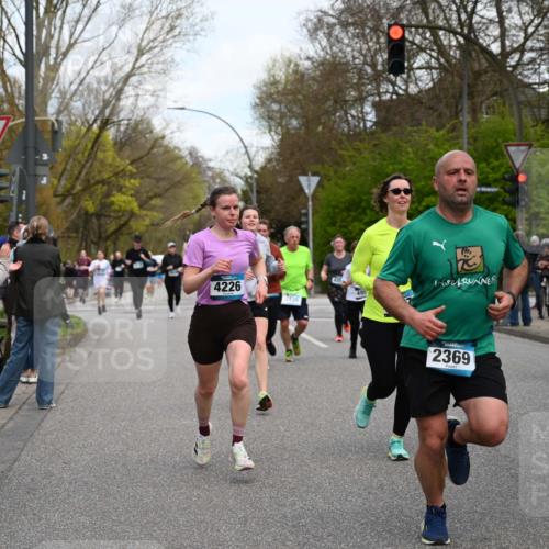 12.04.2026 - 45. Internationalen Wilhelmsburger Insellauf J. Mangold http://msf.ph/oto/9511699 12.04.2026 13:03:49 Ziel 4217, 5433, 5430, 5105, 2580, 2412, 5448, 5150, 5668, 5198, 4372, 3737, 3736, 4373, 3883, 5662, 5252, 4032, 4345, 2369, 3768, 5155, 4226, 5250, 4247, 2715, 4260, 3034, 5469, 2128, 5667, 2089, 5469, 2128, 5667, 2089, 3870, 5193, 2307, 5257, 4647, 5565, 4600, 5474, 4653, 5420, 5599, 5620, 4951, 4115, 4351, 4125 meine-sportfotos.de