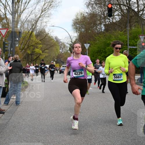 12.04.2026 - 45. Internationalen Wilhelmsburger Insellauf J. Mangold http://msf.ph/oto/9511703 12.04.2026 13:03:50 Ziel 5430, 5105, 2580, 2412, 5448, 5150, 5668, 5198, 4372, 3737, 3736, 4373, 3883, 5662, 5252, 4032, 4345, 2369, 3768, 5155, 4226, 5250, 4247, 2715, 4260, 3034, 5469, 2128, 5667, 2089, 3870, 5193, 2307, 5257, 4647, 5565, 4600, 5474, 4653, 4600, 5474, 4653, 5420, 5599, 5620, 4951, 4115, 4351, 4125, 5248 meine-sportfotos.de
