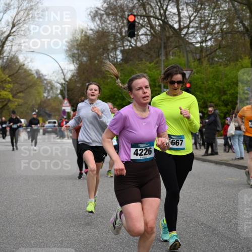 12.04.2026 - 45. Internationalen Wilhelmsburger Insellauf J. Mangold http://msf.ph/oto/9511710 12.04.2026 13:03:50 Ziel 5430, 5105, 2580, 2412, 5448, 5150, 5668, 5198, 4372, 3737, 3736, 4373, 3883, 5662, 5252, 4032, 4345, 2369, 3768, 5155, 4226, 5250, 4247, 2715, 4260, 3034, 5469, 2128, 5667, 2089, 3870, 5193, 2307, 5257, 4647, 5565, 4600, 5474, 4653, 4600, 5474, 4653, 5420, 5599, 5620, 4951, 4115, 4351, 4125, 5248 meine-sportfotos.de
