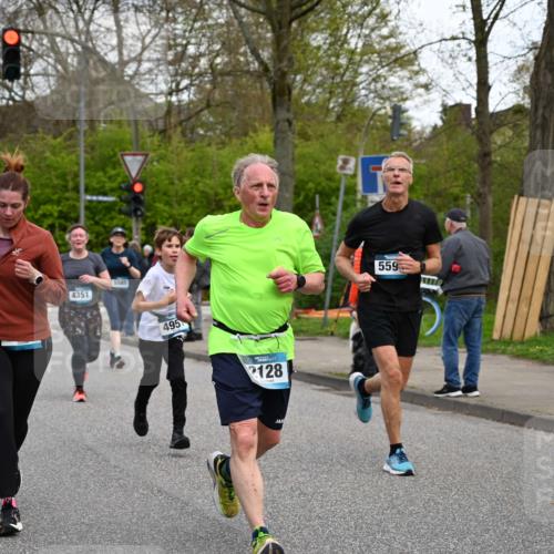12.04.2026 - 45. Internationalen Wilhelmsburger Insellauf J. Mangold http://msf.ph/oto/9511717 12.04.2026 13:03:53 Ziel 5448, 5150, 5668, 5198, 4372, 3737, 3736, 4373, 3883, 5662, 5252, 4032, 4345, 2369, 3768, 5155, 4226, 5250, 4247, 2715, 4260, 3034, 5469, 2128, 5667, 2089, 3870, 5193, 2307, 5257, 4647, 5565, 4600, 5474, 4653, 5420, 5599, 5620, 4951, 4115, 4951, 4115, 4351, 4125, 5248 meine-sportfotos.de