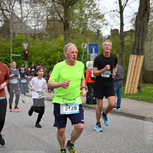 12.04.2026 - 45. Internationalen Wilhelmsburger Insellauf J. Mangold http://msf.ph/oto/9511719 12.04.2026 13:03:53 Ziel 5448, 5150, 5668, 5198, 4372, 3737, 3736, 4373, 3883, 5662, 5252, 4032, 4345, 2369, 3768, 5155, 4226, 5250, 4247, 2715, 4260, 3034, 5469, 2128, 5667, 2089, 3870, 5193, 2307, 5257, 4647, 5565, 4600, 5474, 4653, 5420, 5599, 5620, 4951, 4115, 4951, 4115, 4351, 4125, 5248 meine-sportfotos.de