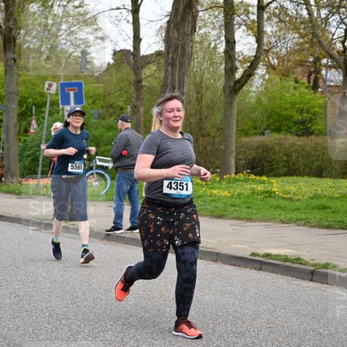 12.04.2026 - 45. Internationalen Wilhelmsburger Insellauf J. Mangold http://msf.ph/oto/9511731 12.04.2026 13:03:56 Ziel 5662, 5252, 4032, 4345, 2369, 3768, 5155, 4226, 5250, 4247, 2715, 4260, 3034, 5469, 2128, 5667, 2089, 3870, 5193, 2307, 5257, 4647, 5565, 4600, 5474, 4653, 5420, 5599, 5620, 4951, 4115, 4351, 4351, 4125, 5248, 5064, 4048, 5423, 5066, 5458, 5728 meine-sportfotos.de