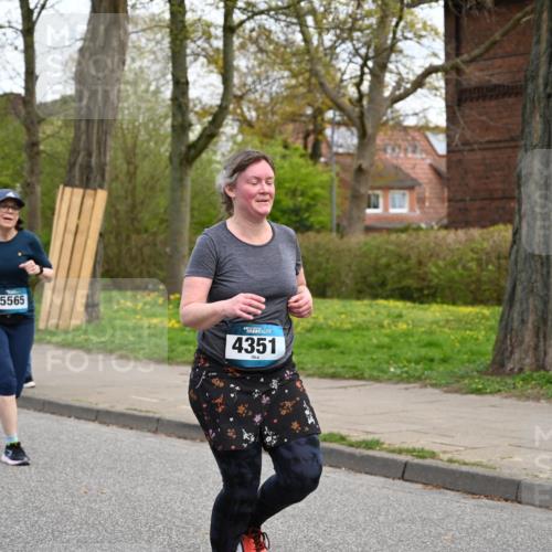 12.04.2026 - 45. Internationalen Wilhelmsburger Insellauf J. Mangold http://msf.ph/oto/9511737 12.04.2026 13:03:57 Ziel 5662, 5252, 4032, 4345, 2369, 3768, 5155, 4226, 5250, 4247, 2715, 4260, 3034, 5469, 2128, 5667, 2089, 3870, 5193, 2307, 5257, 4647, 5565, 4600, 5474, 4653, 5420, 5599, 5620, 4951, 4115, 4351, 4125, 4125, 5248, 5064, 4048, 5423, 5066, 5458, 5728 meine-sportfotos.de