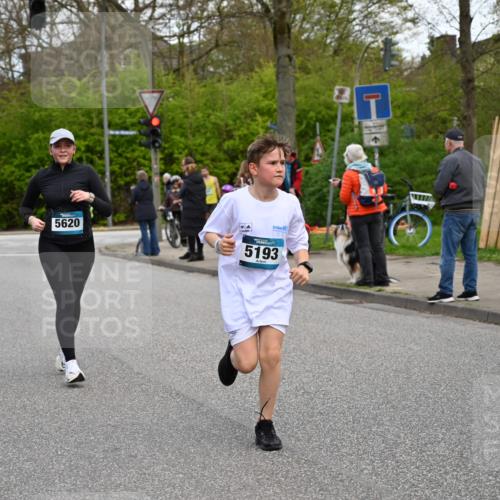 12.04.2026 - 45. Internationalen Wilhelmsburger Insellauf J. Mangold http://msf.ph/oto/9511748 12.04.2026 13:03:59 Ziel 5662, 5252, 4032, 4345, 2369, 3768, 5155, 4226, 5250, 4247, 2715, 4260, 3034, 5469, 2128, 5667, 2089, 3870, 5193, 2307, 5257, 4647, 5565, 4600, 5474, 4653, 5420, 5599, 5620, 4951, 4115, 4351, 4125, 5248, 5064, 4048, 5423, 5066, 5458, 5728, 5724 meine-sportfotos.de