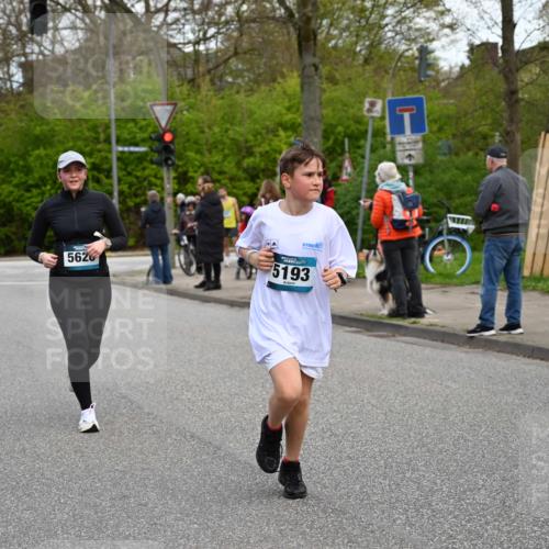 12.04.2026 - 45. Internationalen Wilhelmsburger Insellauf J. Mangold http://msf.ph/oto/9511749 12.04.2026 13:03:59 Ziel 5662, 5252, 4032, 4345, 2369, 3768, 5155, 4226, 5250, 4247, 2715, 4260, 3034, 5469, 2128, 5667, 2089, 3870, 5193, 2307, 5257, 4647, 5565, 4600, 5474, 4653, 5420, 5599, 5620, 4951, 4115, 4351, 4125, 5248, 5064, 4048, 5423, 5066, 5458, 5728, 5724 meine-sportfotos.de