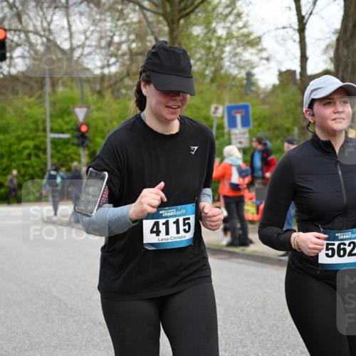 12.04.2026 - 45. Internationalen Wilhelmsburger Insellauf J. Mangold http://msf.ph/oto/9511767 12.04.2026 13:04:01 Ziel 4032, 4345, 2369, 3768, 5155, 4226, 5250, 4247, 2715, 4260, 3034, 5469, 2128, 5667, 2089, 3870, 5193, 2307, 5257, 4647, 5565, 4600, 5474, 4653, 5420, 5599, 5620, 4951, 4115, 4351, 4125, 5248, 5064, 4048, 5423, 5066, 5458, 5728, 5724, 2798 meine-sportfotos.de