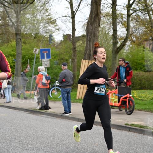 12.04.2026 - 45. Internationalen Wilhelmsburger Insellauf J. Mangold http://msf.ph/oto/9511786 12.04.2026 13:04:04 Ziel 2369, 3768, 5155, 4226, 5250, 4247, 2715, 4260, 3034, 5469, 2128, 5667, 2089, 3870, 5193, 2307, 5257, 4647, 5565, 4600, 5474, 4653, 5420, 5599, 5620, 5620, 4951, 4115, 4351, 4125, 5248, 5064, 4048, 5423, 5066, 5458, 5728, 5724, 2798, 5088 meine-sportfotos.de