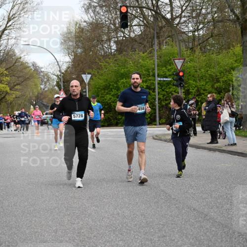 12.04.2026 - 45. Internationalen Wilhelmsburger Insellauf J. Mangold http://msf.ph/oto/9511797 12.04.2026 13:04:07 Ziel 4226, 5250, 4247, 2715, 4260, 3034, 5469, 2128, 5667, 2089, 3870, 5193, 2307, 5257, 4647, 5565, 4600, 5474, 4653, 5420, 5599, 5620, 4951, 4115, 4351, 4125, 5248, 5064, 4048, 5423, 4048, 5423, 5066, 5458, 5728, 5724, 2798, 5088 meine-sportfotos.de