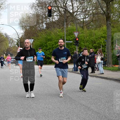 12.04.2026 - 45. Internationalen Wilhelmsburger Insellauf J. Mangold http://msf.ph/oto/9511803 12.04.2026 13:04:08 Ziel 4226, 5250, 4247, 2715, 4260, 3034, 5469, 2128, 5667, 2089, 3870, 5193, 2307, 5257, 4647, 5565, 4600, 5474, 4653, 5420, 5599, 5620, 4951, 4115, 4351, 4351, 4125, 5248, 5064, 4048, 5423, 5066, 5458, 5728, 5066, 5458, 5728, 5724, 2798, 5088 meine-sportfotos.de