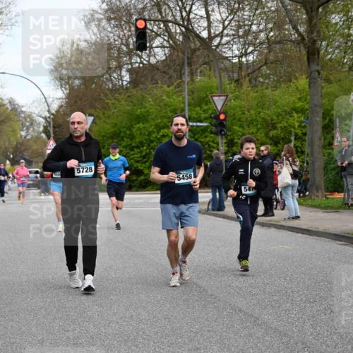 12.04.2026 - 45. Internationalen Wilhelmsburger Insellauf J. Mangold http://msf.ph/oto/9511804 12.04.2026 13:04:08 Ziel 4226, 5250, 4247, 2715, 4260, 3034, 5469, 2128, 5667, 2089, 3870, 5193, 2307, 5257, 4647, 5565, 4600, 5474, 4653, 5420, 5599, 5620, 4951, 4115, 4351, 4351, 4125, 5248, 5064, 4048, 5423, 5066, 5458, 5728, 5066, 5458, 5728, 5724, 2798, 5088 meine-sportfotos.de