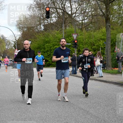 12.04.2026 - 45. Internationalen Wilhelmsburger Insellauf J. Mangold http://msf.ph/oto/9511805 12.04.2026 13:04:08 Ziel 4226, 5250, 4247, 2715, 4260, 3034, 5469, 2128, 5667, 2089, 3870, 5193, 2307, 5257, 4647, 5565, 4600, 5474, 4653, 5420, 5599, 5620, 4951, 4115, 4351, 4351, 4125, 5248, 5064, 4048, 5423, 5066, 5458, 5728, 5066, 5458, 5728, 5724, 2798, 5088 meine-sportfotos.de