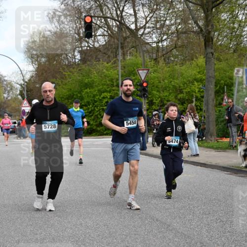 12.04.2026 - 45. Internationalen Wilhelmsburger Insellauf J. Mangold http://msf.ph/oto/9511807 12.04.2026 13:04:08 Ziel 4226, 5250, 4247, 2715, 4260, 3034, 5469, 2128, 5667, 2089, 3870, 5193, 2307, 5257, 4647, 5565, 4600, 5474, 4653, 5420, 5599, 5620, 4951, 4115, 4351, 4351, 4125, 5248, 5064, 4048, 5423, 5066, 5458, 5728, 5066, 5458, 5728, 5724, 2798, 5088 meine-sportfotos.de