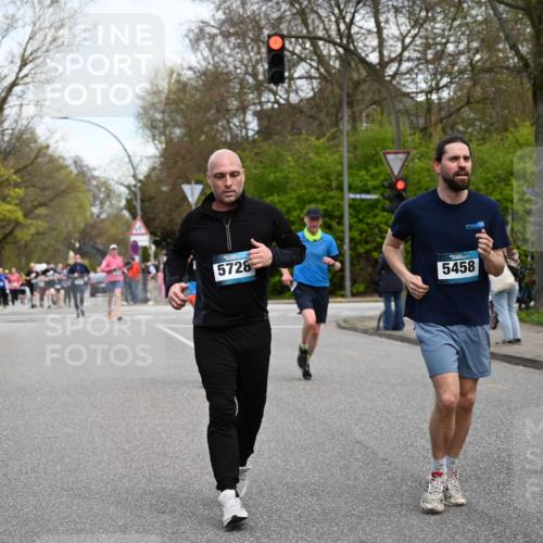 12.04.2026 - 45. Internationalen Wilhelmsburger Insellauf J. Mangold http://msf.ph/oto/9511814 12.04.2026 13:04:09 Ziel 4226, 5250, 4247, 2715, 4260, 3034, 5469, 2128, 5667, 2089, 3870, 5193, 2307, 5257, 4647, 5565, 4600, 5474, 4653, 5420, 5599, 5620, 4951, 4115, 4351, 4125, 4125, 5248, 5064, 4048, 5423, 5066, 5458, 5728, 5724, 2798, 5088, 5864, 3964, 2891 meine-sportfotos.de