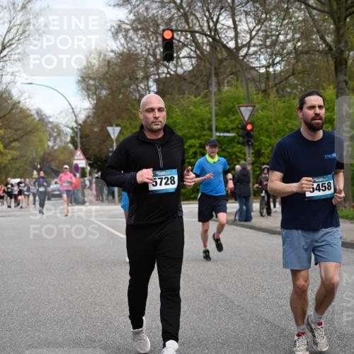 12.04.2026 - 45. Internationalen Wilhelmsburger Insellauf J. Mangold http://msf.ph/oto/9511818 12.04.2026 13:04:09 Ziel 4226, 5250, 4247, 2715, 4260, 3034, 5469, 2128, 5667, 2089, 3870, 5193, 2307, 5257, 4647, 5565, 4600, 5474, 4653, 5420, 5599, 5620, 4951, 4115, 4351, 4125, 4125, 5248, 5064, 4048, 5423, 5066, 5458, 5728, 5724, 2798, 5088, 5864, 3964, 2891 meine-sportfotos.de