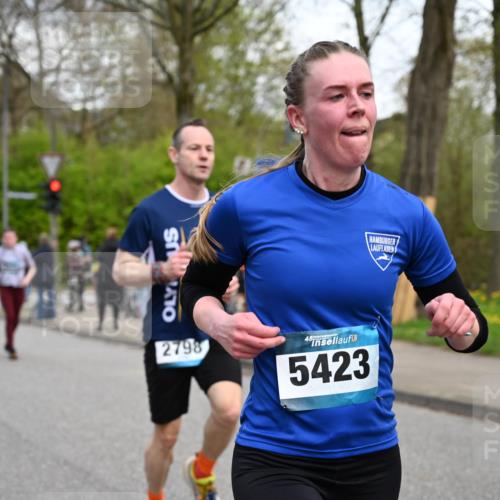 12.04.2026 - 45. Internationalen Wilhelmsburger Insellauf J. Mangold http://msf.ph/oto/9511870 12.04.2026 13:04:27 Ziel 4600, 5474, 4653, 5420, 5599, 5620, 4951, 4115, 4351, 4125, 5248, 5064, 4048, 5423, 5066, 5458, 5728, 5724, 2798, 5088, 5864, 3964, 2891, 4314, 5096, 5808, 5477, 3068, 5144, 5144, 5002, 5427, 4610, 5128, 5098, 5235, 5234, 5504, 2139, 3001, 2443 meine-sportfotos.de