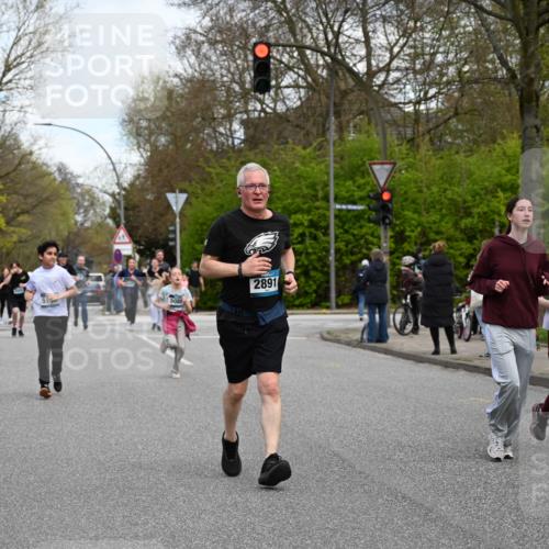 12.04.2026 - 45. Internationalen Wilhelmsburger Insellauf J. Mangold http://msf.ph/oto/9511883 12.04.2026 13:04:29 Ziel 5620, 4951, 4115, 4351, 4125, 5248, 5064, 4048, 5423, 5066, 5458, 5728, 5724, 2798, 5088, 5864, 3964, 2891, 4314, 5096, 5808, 5477, 3068, 5144, 5002, 5427, 4610, 5128, 5098, 5235, 5234, 5504, 2139, 3001, 2443, 5862, 5110, 4892 meine-sportfotos.de