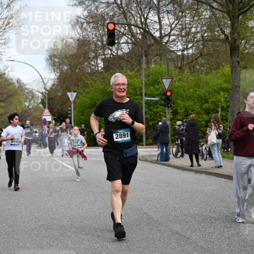 12.04.2026 - 45. Internationalen Wilhelmsburger Insellauf J. Mangold http://msf.ph/oto/9511887 12.04.2026 13:04:30 Ziel 4951, 4115, 4351, 4125, 5248, 5064, 4048, 5423, 5066, 5458, 5728, 5724, 2798, 5088, 5864, 3964, 2891, 4314, 5096, 5808, 5477, 3068, 5144, 5002, 5002, 5427, 4610, 5128, 5098, 5235, 5234, 5504, 2139, 3001, 2443, 5862, 5110, 4892 meine-sportfotos.de