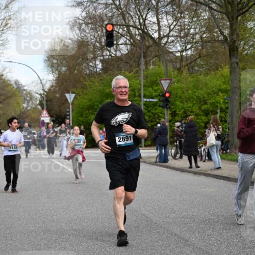 12.04.2026 - 45. Internationalen Wilhelmsburger Insellauf J. Mangold http://msf.ph/oto/9511888 12.04.2026 13:04:30 Ziel 4951, 4115, 4351, 4125, 5248, 5064, 4048, 5423, 5066, 5458, 5728, 5724, 2798, 5088, 5864, 3964, 2891, 4314, 5096, 5808, 5477, 3068, 5144, 5002, 5002, 5427, 4610, 5128, 5098, 5235, 5234, 5504, 2139, 3001, 2443, 5862, 5110, 4892 meine-sportfotos.de
