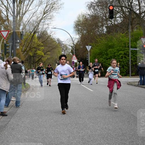 12.04.2026 - 45. Internationalen Wilhelmsburger Insellauf J. Mangold http://msf.ph/oto/9511895 12.04.2026 13:04:31 Ziel 4351, 4125, 5248, 5064, 4048, 5423, 5066, 5458, 5728, 5724, 2798, 5088, 5864, 3964, 2891, 4314, 5096, 5808, 5477, 3068, 5144, 5002, 5427, 5427, 4610, 5128, 5098, 5235, 5234, 5504, 2139, 3001, 2443, 5862, 5110, 4892 meine-sportfotos.de