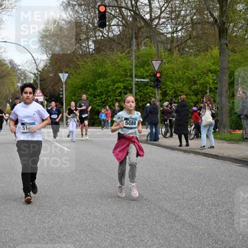 12.04.2026 - 45. Internationalen Wilhelmsburger Insellauf J. Mangold http://msf.ph/oto/9511899 12.04.2026 13:04:32 Ziel 4351, 4125, 5248, 5064, 4048, 5423, 5066, 5458, 5728, 5724, 2798, 5088, 5864, 3964, 2891, 4314, 5096, 5808, 5477, 3068, 5144, 5002, 5427, 4610, 5128, 5098, 5235, 5234, 5504, 2139, 3001, 2443, 5862, 5110, 4892, 5752 meine-sportfotos.de