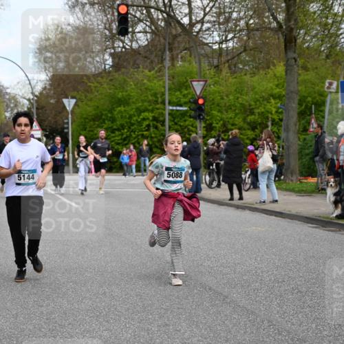 12.04.2026 - 45. Internationalen Wilhelmsburger Insellauf J. Mangold http://msf.ph/oto/9511901 12.04.2026 13:04:32 Ziel 4351, 4125, 5248, 5064, 4048, 5423, 5066, 5458, 5728, 5724, 2798, 5088, 5864, 3964, 2891, 4314, 5096, 5808, 5477, 3068, 5144, 5002, 5427, 4610, 5128, 5098, 5235, 5234, 5504, 2139, 3001, 2443, 5862, 5110, 4892, 5752 meine-sportfotos.de