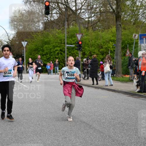 12.04.2026 - 45. Internationalen Wilhelmsburger Insellauf J. Mangold http://msf.ph/oto/9511902 12.04.2026 13:04:32 Ziel 4351, 4125, 5248, 5064, 4048, 5423, 5066, 5458, 5728, 5724, 2798, 5088, 5864, 3964, 2891, 4314, 5096, 5808, 5477, 3068, 5144, 5002, 5427, 4610, 5128, 5098, 5235, 5234, 5504, 2139, 3001, 2443, 5862, 5110, 4892, 5752 meine-sportfotos.de