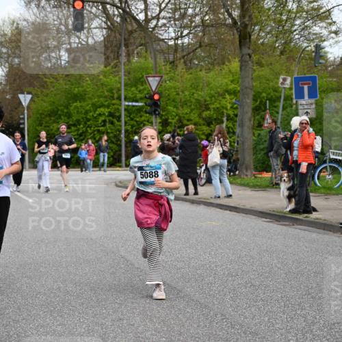 12.04.2026 - 45. Internationalen Wilhelmsburger Insellauf J. Mangold http://msf.ph/oto/9511905 12.04.2026 13:04:32 Ziel 4351, 4125, 5248, 5064, 4048, 5423, 5066, 5458, 5728, 5724, 2798, 5088, 5864, 3964, 2891, 4314, 5096, 5808, 5477, 3068, 5144, 5002, 5427, 4610, 5128, 5098, 5235, 5234, 5504, 2139, 3001, 2443, 5862, 5110, 4892, 5752 meine-sportfotos.de