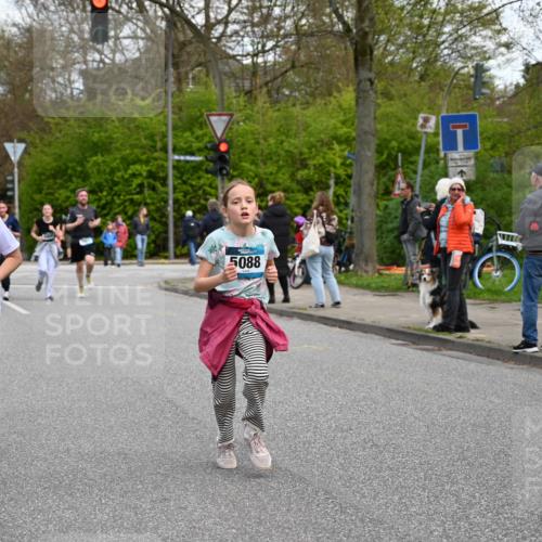 12.04.2026 - 45. Internationalen Wilhelmsburger Insellauf J. Mangold http://msf.ph/oto/9511907 12.04.2026 13:04:33 Ziel 4351, 4125, 5248, 5064, 4048, 5423, 5066, 5458, 5728, 5724, 2798, 5088, 5864, 3964, 2891, 5864, 3964, 2891, 4314, 5096, 5808, 5477, 3068, 5144, 5002, 5427, 4610, 4610, 5128, 5098, 5235, 5234, 5504, 2139, 3001, 2443, 5862, 5110, 4892, 5752 meine-sportfotos.de
