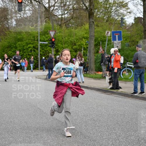 12.04.2026 - 45. Internationalen Wilhelmsburger Insellauf J. Mangold http://msf.ph/oto/9511909 12.04.2026 13:04:33 Ziel 4351, 4125, 5248, 5064, 4048, 5423, 5066, 5458, 5728, 5724, 2798, 5088, 5864, 3964, 2891, 5864, 3964, 2891, 4314, 5096, 5808, 5477, 3068, 5144, 5002, 5427, 4610, 4610, 5128, 5098, 5235, 5234, 5504, 2139, 3001, 2443, 5862, 5110, 4892, 5752 meine-sportfotos.de