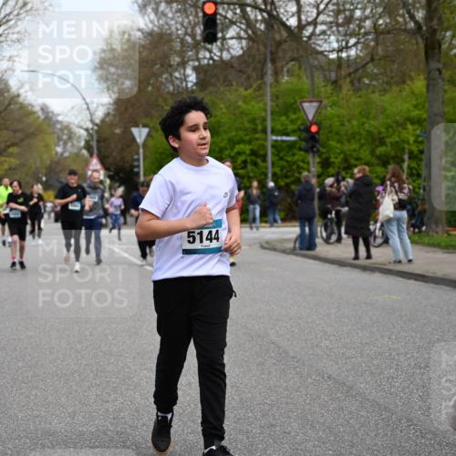 12.04.2026 - 45. Internationalen Wilhelmsburger Insellauf J. Mangold http://msf.ph/oto/9511914 12.04.2026 13:04:33 Ziel 4351, 4125, 5248, 5064, 4048, 5423, 5066, 5458, 5728, 5724, 2798, 5088, 5864, 3964, 2891, 5864, 3964, 2891, 4314, 5096, 5808, 5477, 3068, 5144, 5002, 5427, 4610, 4610, 5128, 5098, 5235, 5234, 5504, 2139, 3001, 2443, 5862, 5110, 4892, 5752 meine-sportfotos.de