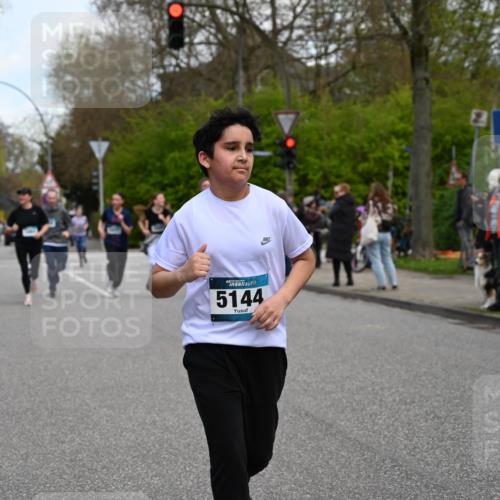 12.04.2026 - 45. Internationalen Wilhelmsburger Insellauf J. Mangold http://msf.ph/oto/9511919 12.04.2026 13:04:34 Ziel 4125, 5248, 5064, 4048, 5423, 5066, 5458, 5728, 5724, 2798, 5088, 5864, 3964, 2891, 4314, 5096, 5808, 5477, 4314, 5096, 5808, 5477, 3068, 5144, 5002, 5427, 4610, 5128, 5098, 5235, 5234, 5504, 2139, 3001, 2443, 5862, 5110, 4892, 5752 meine-sportfotos.de