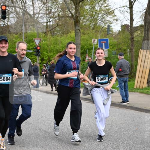 12.04.2026 - 45. Internationalen Wilhelmsburger Insellauf J. Mangold http://msf.ph/oto/9511945 12.04.2026 13:04:39 Ziel 5248, 5064, 4048, 5423, 5066, 5458, 5728, 5724, 2798, 5088, 5864, 3964, 2891, 4314, 5096, 5808, 5477, 3068, 5144, 5144, 5002, 5427, 4610, 5128, 5098, 5235, 5234, 5504, 2139, 3001, 2443, 3001, 2443, 5862, 5110, 4892, 5752, 3817, 5580 meine-sportfotos.de