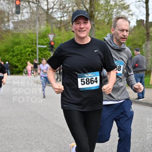 12.04.2026 - 45. Internationalen Wilhelmsburger Insellauf J. Mangold http://msf.ph/oto/9511956 12.04.2026 13:04:40 Ziel 5064, 4048, 5423, 5066, 5458, 5728, 5724, 2798, 5088, 5864, 3964, 2891, 4314, 5096, 5808, 5477, 3068, 5144, 5002, 5427, 4610, 5128, 5098, 5235, 5234, 5504, 2139, 3001, 2443, 5862, 5110, 4892, 5752, 3817, 5580, 2433 meine-sportfotos.de