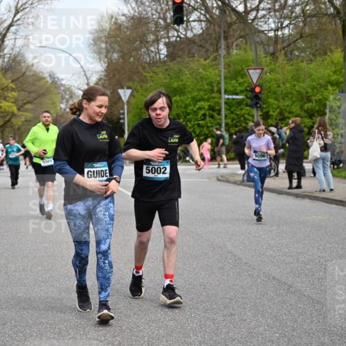 12.04.2026 - 45. Internationalen Wilhelmsburger Insellauf J. Mangold http://msf.ph/oto/9511958 12.04.2026 13:04:40 Ziel 5064, 4048, 5423, 5066, 5458, 5728, 5724, 2798, 5088, 5864, 3964, 2891, 4314, 5096, 5808, 5477, 3068, 5144, 5002, 5427, 4610, 5128, 5098, 5235, 5234, 5504, 2139, 3001, 2443, 5862, 5110, 4892, 5752, 3817, 5580, 2433 meine-sportfotos.de