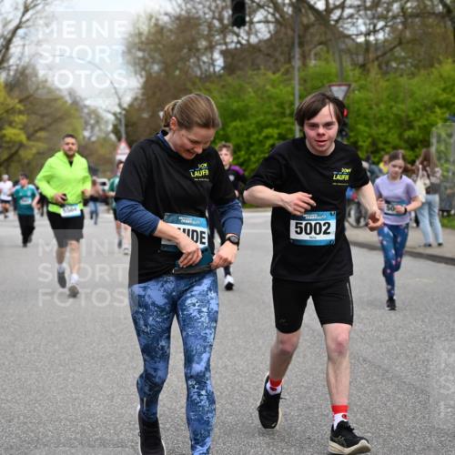 12.04.2026 - 45. Internationalen Wilhelmsburger Insellauf J. Mangold http://msf.ph/oto/9511967 12.04.2026 13:04:41 Ziel 5064, 4048, 5423, 5066, 5458, 5728, 5724, 2798, 5088, 5864, 3964, 2891, 4314, 5096, 5808, 5477, 3068, 5144, 5002, 5427, 4610, 5128, 5098, 5235, 5234, 5504, 2139, 3001, 2443, 5862, 5110, 4892, 5862, 5110, 4892, 5752, 3817, 5580, 2433, 5102 meine-sportfotos.de