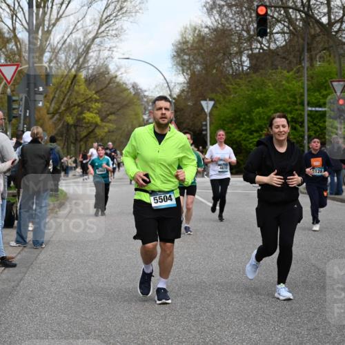 12.04.2026 - 45. Internationalen Wilhelmsburger Insellauf J. Mangold http://msf.ph/oto/9511976 12.04.2026 13:04:43 Ziel 5064, 4048, 5423, 5066, 5458, 5728, 5724, 2798, 5088, 5864, 3964, 2891, 4314, 5096, 5808, 5477, 3068, 5144, 5002, 5427, 5427, 4610, 5128, 5098, 5235, 5234, 5504, 2139, 3001, 2443, 5862, 5110, 4892, 5752, 3817, 5580, 2433, 5102, 5295 meine-sportfotos.de