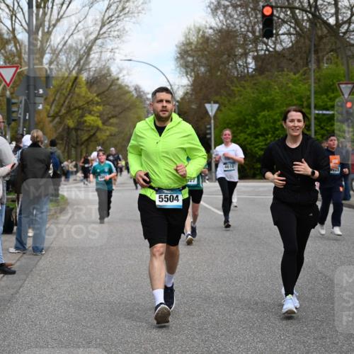 12.04.2026 - 45. Internationalen Wilhelmsburger Insellauf J. Mangold http://msf.ph/oto/9511978 12.04.2026 13:04:43 Ziel 5064, 4048, 5423, 5066, 5458, 5728, 5724, 2798, 5088, 5864, 3964, 2891, 4314, 5096, 5808, 5477, 3068, 5144, 5002, 5427, 5427, 4610, 5128, 5098, 5235, 5234, 5504, 2139, 3001, 2443, 5862, 5110, 4892, 5752, 3817, 5580, 2433, 5102, 5295 meine-sportfotos.de